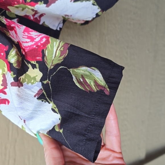 Rosegal Black Floral Peplum zip Front Top 4x - Picture 6 of 8